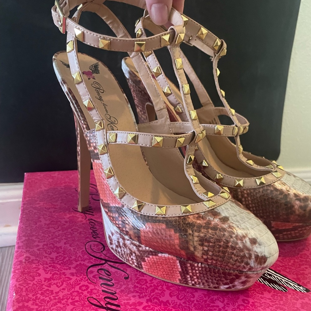 Penny Loves Kenny “Jeno”, natural multi color T-Strap w/ snake skin detail